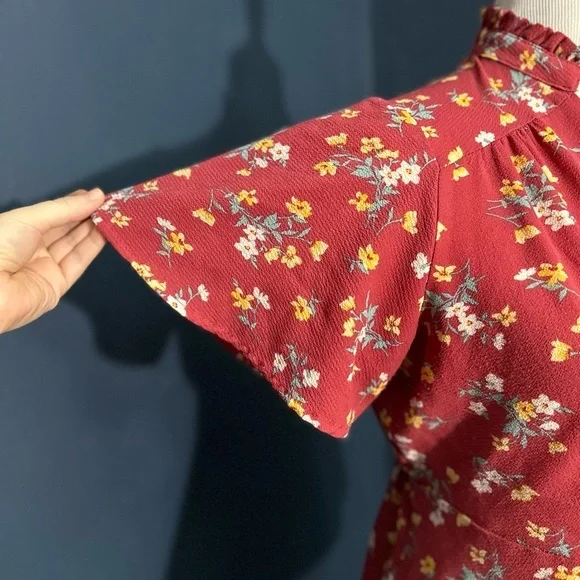 ▫️ donated Red Fit and Flare Floral Top - Picture 3 of 11